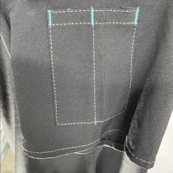 Set of 3 scrub tops* - Picture 5 of 12